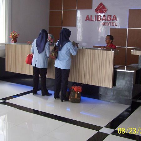 Alibaba Hotel Pangkalanbuun Buitenkant foto