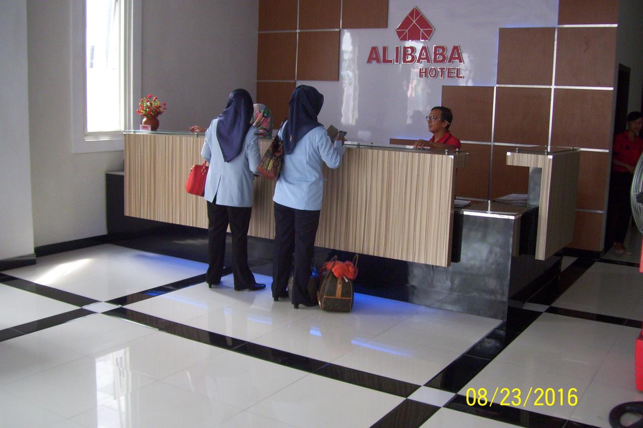 Alibaba Hotel Pangkalanbuun Buitenkant foto